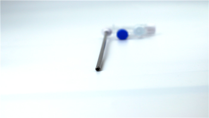 Disposable Flush Suction Device vs. Traditional Repeatable Devices : Surgical Infection Control and Efficiency Enhancement 